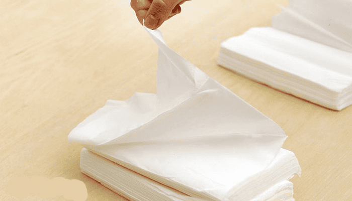 Nhiều người ưa thích sự tiện lợi của khăn giấy khô